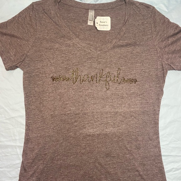 🍎🍎NEW!! Small graphic tees, your choice - Picture 2 of 8